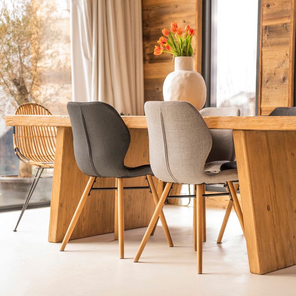 Chaise gris clair