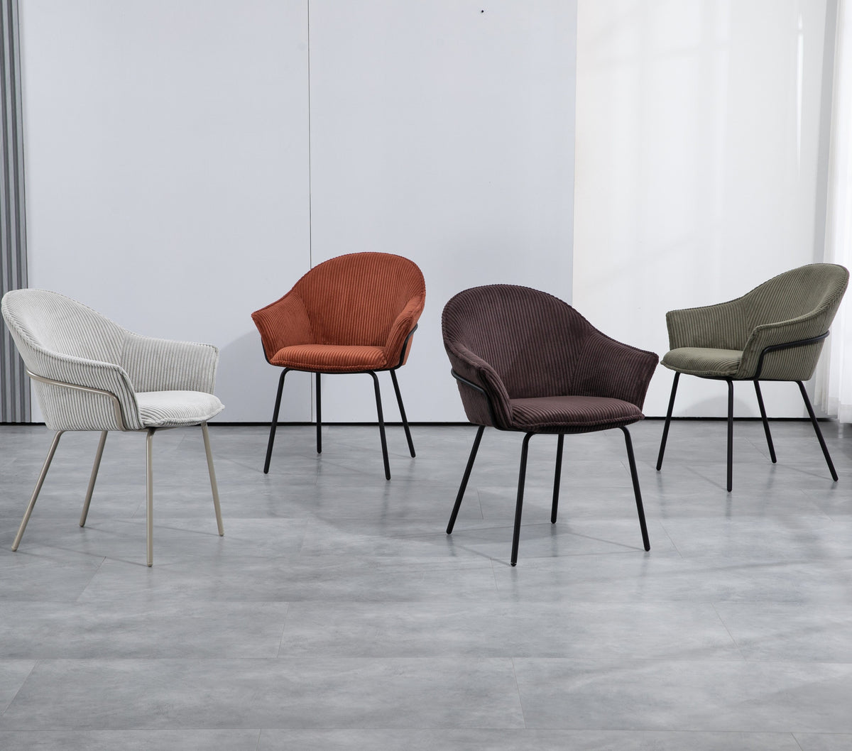Chaise accoudoirs velours côtelé à grosses côtes gris clair NOMA